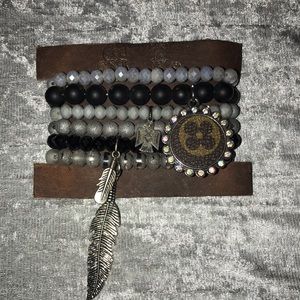 Sandra Ling beautiful 6 layer stick bracelet with charms in black and grey